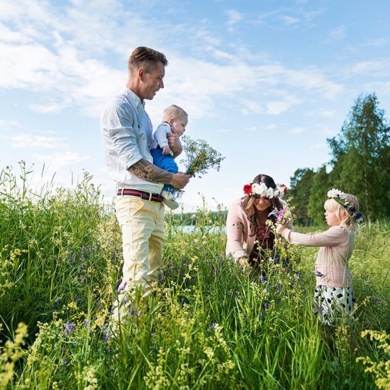 Välkommen att uppleva midsommar på riktigt klassiskt vis